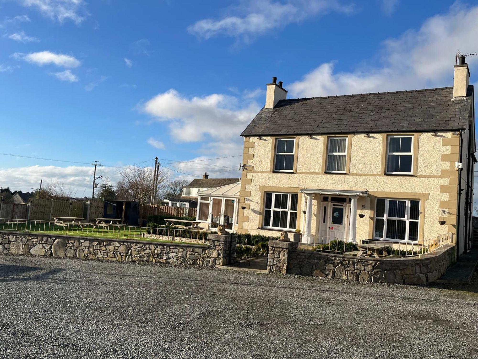 Taldrwst Farmhouse Guest House Dwyran Esterno foto